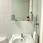 Treetops - Garden Flat With Woodland Access *