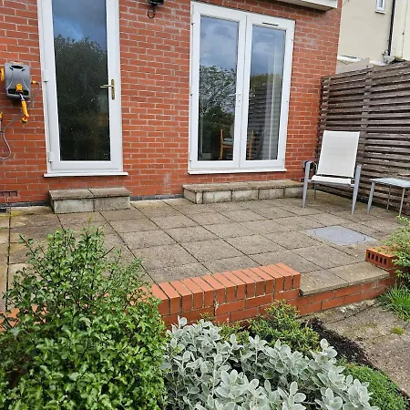 Treetops - Garden Flat With Woodland Access Bristol