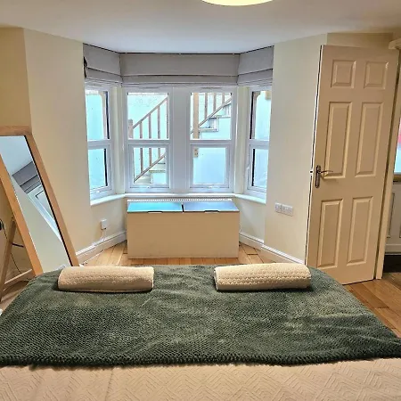Apartment Treetops - Garden Flat With Woodland Access *