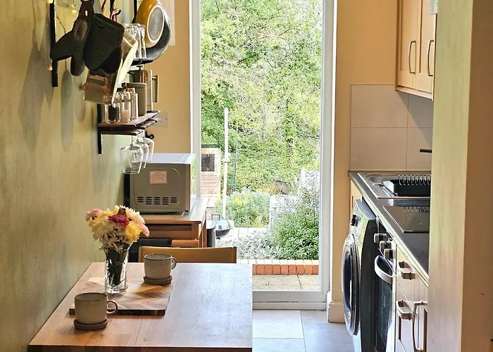 Treetops - Garden Flat With Woodland Access Apartmán *