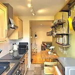 Апартаменты Treetops - Garden Flat With Woodland Access