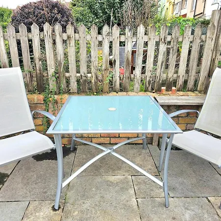 Treetops - Garden Flat With Woodland Access Apartament