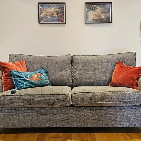 Treetops - Garden Flat With Woodland Access