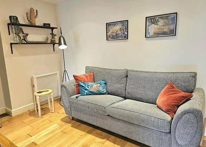 Treetops - Garden Flat With Woodland Access