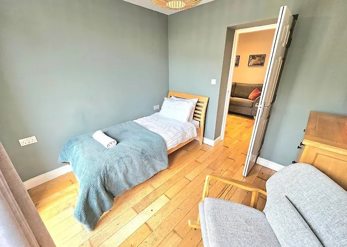 Apartament Treetops - Garden Flat With Woodland Access